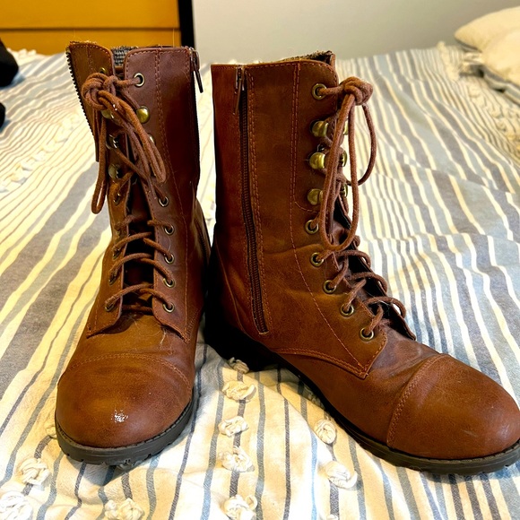Women’s size 8 Unr8ted combat boots (brown) - Picture 3 of 4